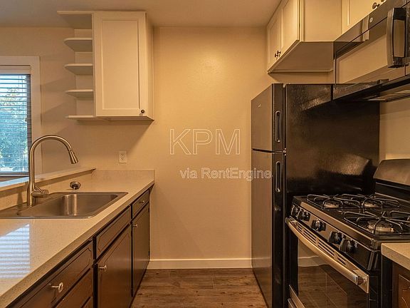 5th image of 843 N Yosemite St APT 104