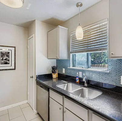 7203 Barnsdale Way — Photo 9