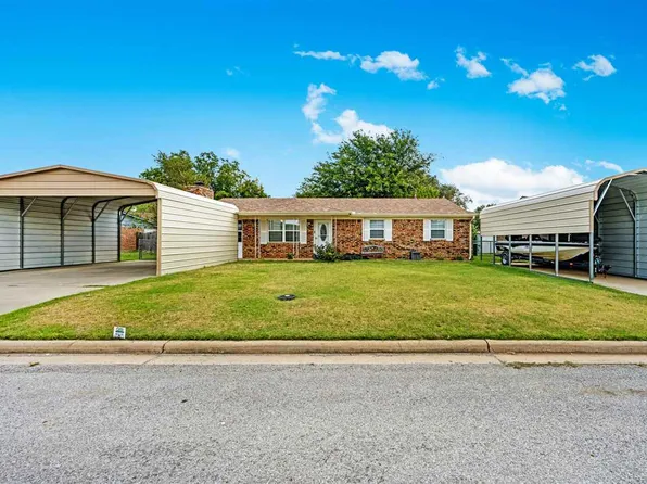 816 W D Ave, Cache, OK 73527