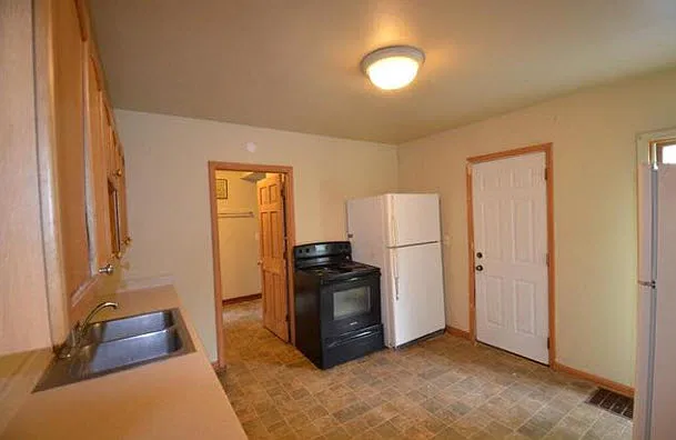 5 bed, 2581 sqft, $3,250 — Photo 3