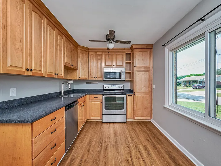 824 Morgan Trl — Photo 8