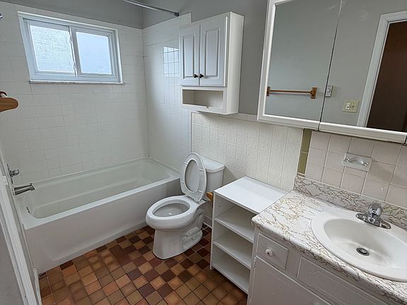 5th image of 422 W Funderburg Rd APT E