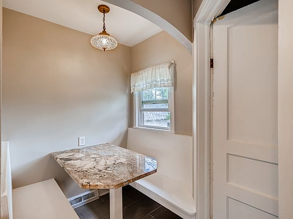 5260 Newton Unit 1 Kitchen