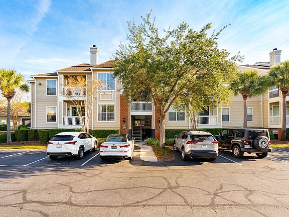 2nd image of 1600 Long Grove Dr Unit 213