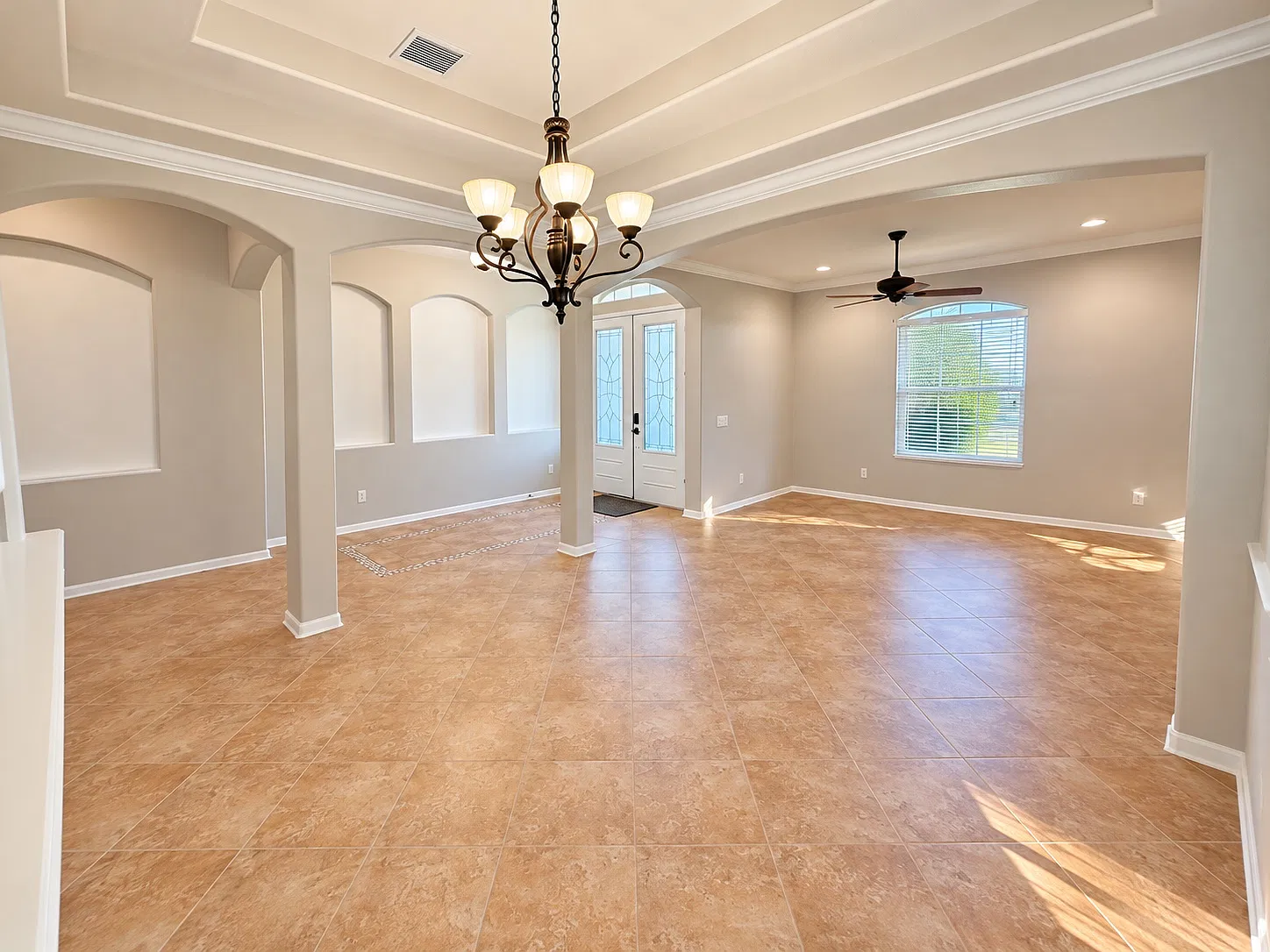 4 bed, 2574 sqft, $3,200 — Photo 4