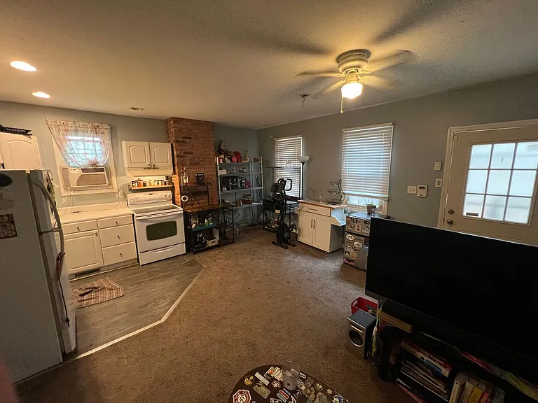 3157 Josephine Street — Photo 4