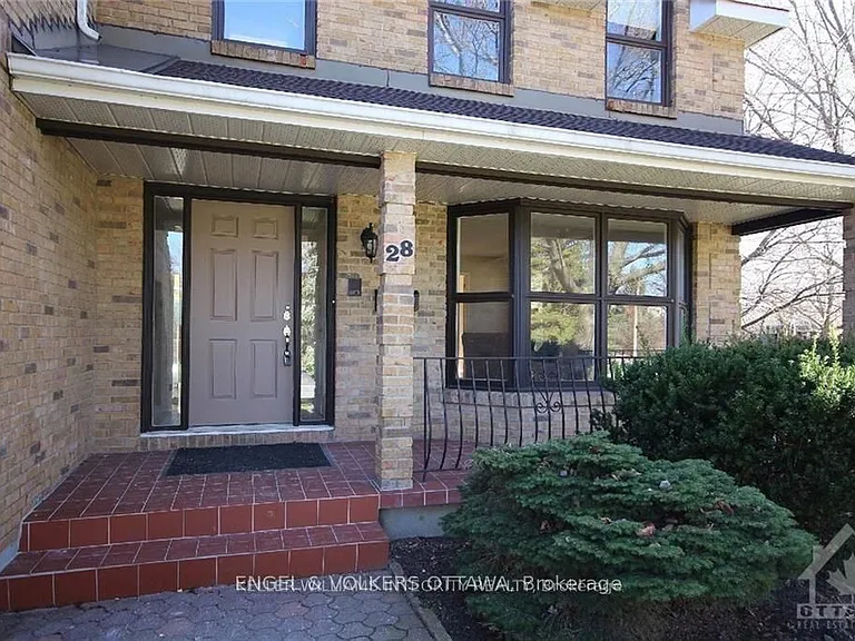 28 Country Club Dr — Photo 2