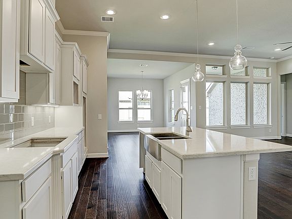 Plenty of counterspace in kitchen