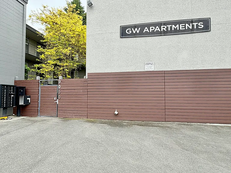 9050 Greenwood Ave N #106 — Photo 1
