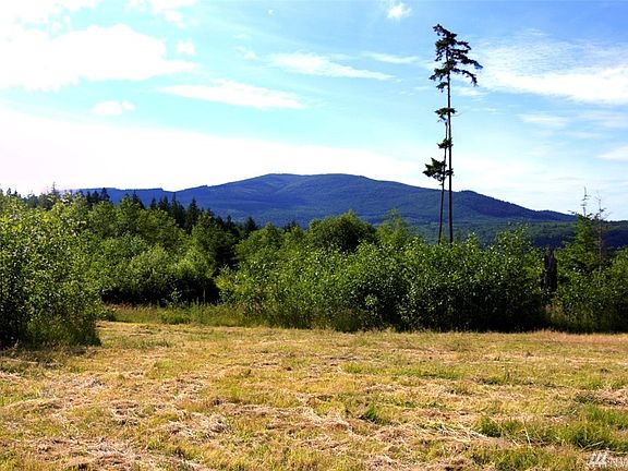 5th image of 404 Eaglemount Rd