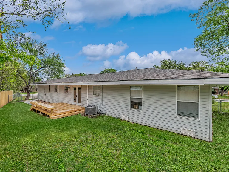 714 Broadmoor Dr — Photo 19