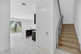 1044 NE 18th Ave #203 — Photo 8