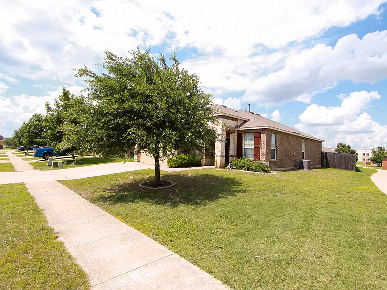 278 Stella Gold St — Photo 3