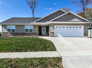 1025 Marisa Rdg, Dubuque, IA 52001