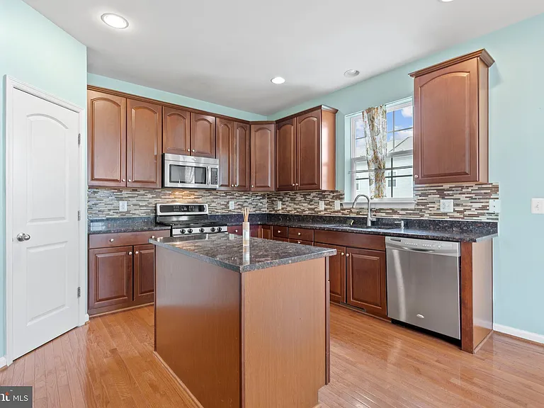 22667 Flowing Spring Sq — Photo 13