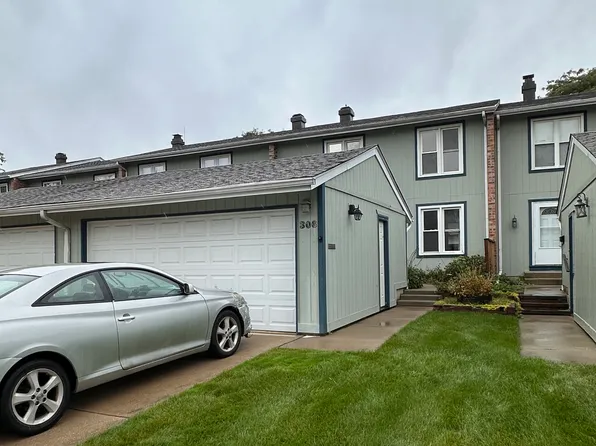 306 Colony Green Dr, Bloomingdale, IL 60108