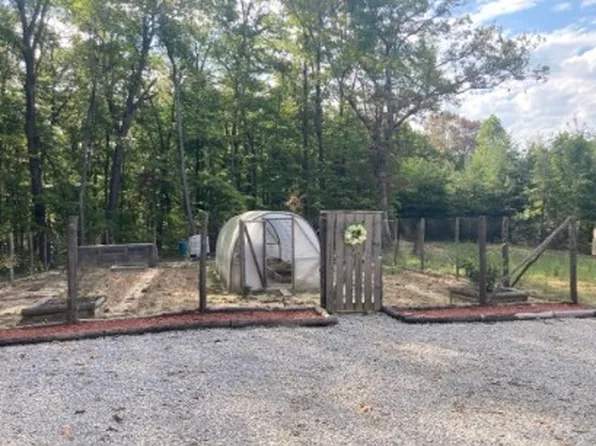 1750 Mountain Creek Rd, Crossville, TN 38572