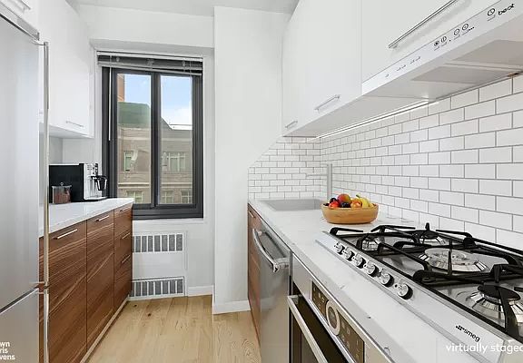 5th image of 10 E End Ave APT 8F