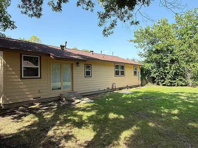 1817 Crescent St — Photo 39