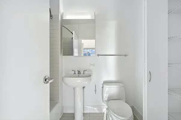 Rented by Greystar | media 8