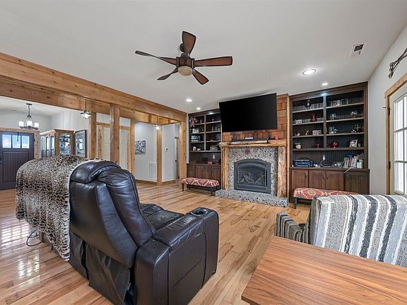 5th image of 851 Reed Rd