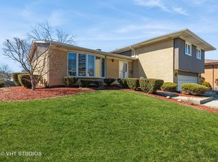 15416 Pine Dr, Oak Forest, IL