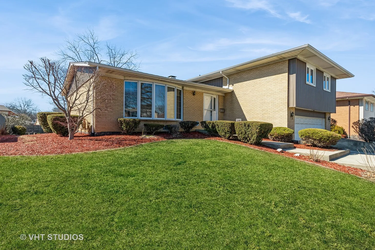 15416 Pine Dr photo 1