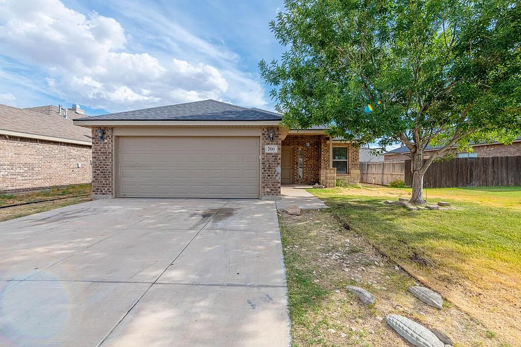 3 bed, 2.0 bath, 1474 sqft, $2,400 — Photo 1