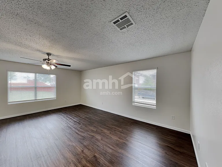 10413 Woodruff Ct — Photo 6