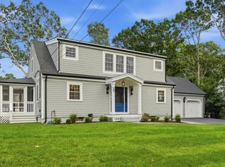 30 Deerfield Rd, Osterville, MA 02655