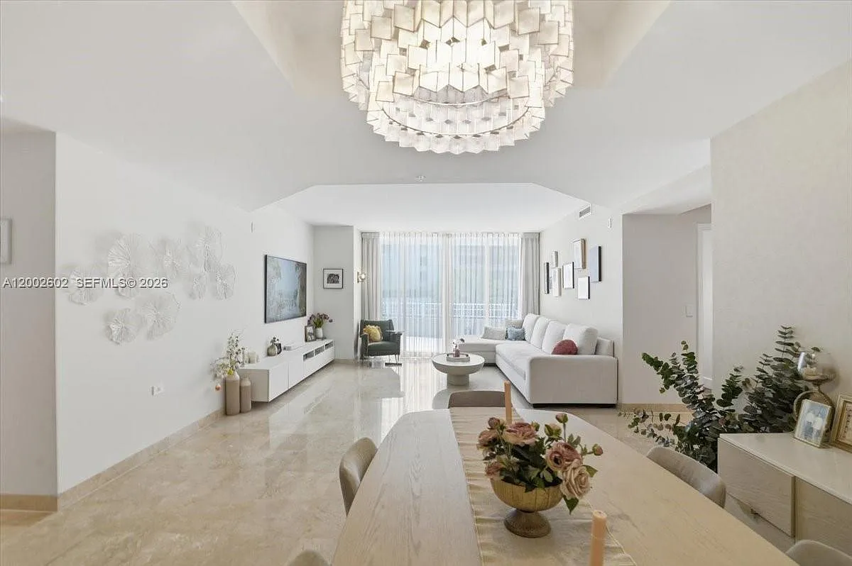 Courts Brickell Key Condo — Photo 4