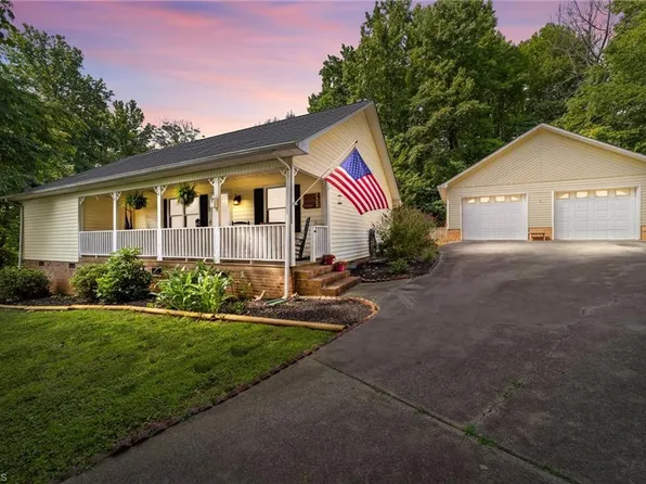 7524 Farmbrook Pl, Thomasville, NC 27360