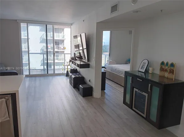 5085 NW 7th St APT 1412, Miami, FL 33126