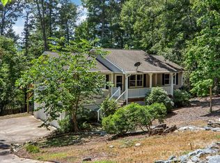7 Maple Leaf Dr, Hendersonville, NC 28739