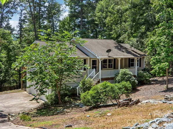 7 Maple Leaf Dr, Hendersonville, NC 28739