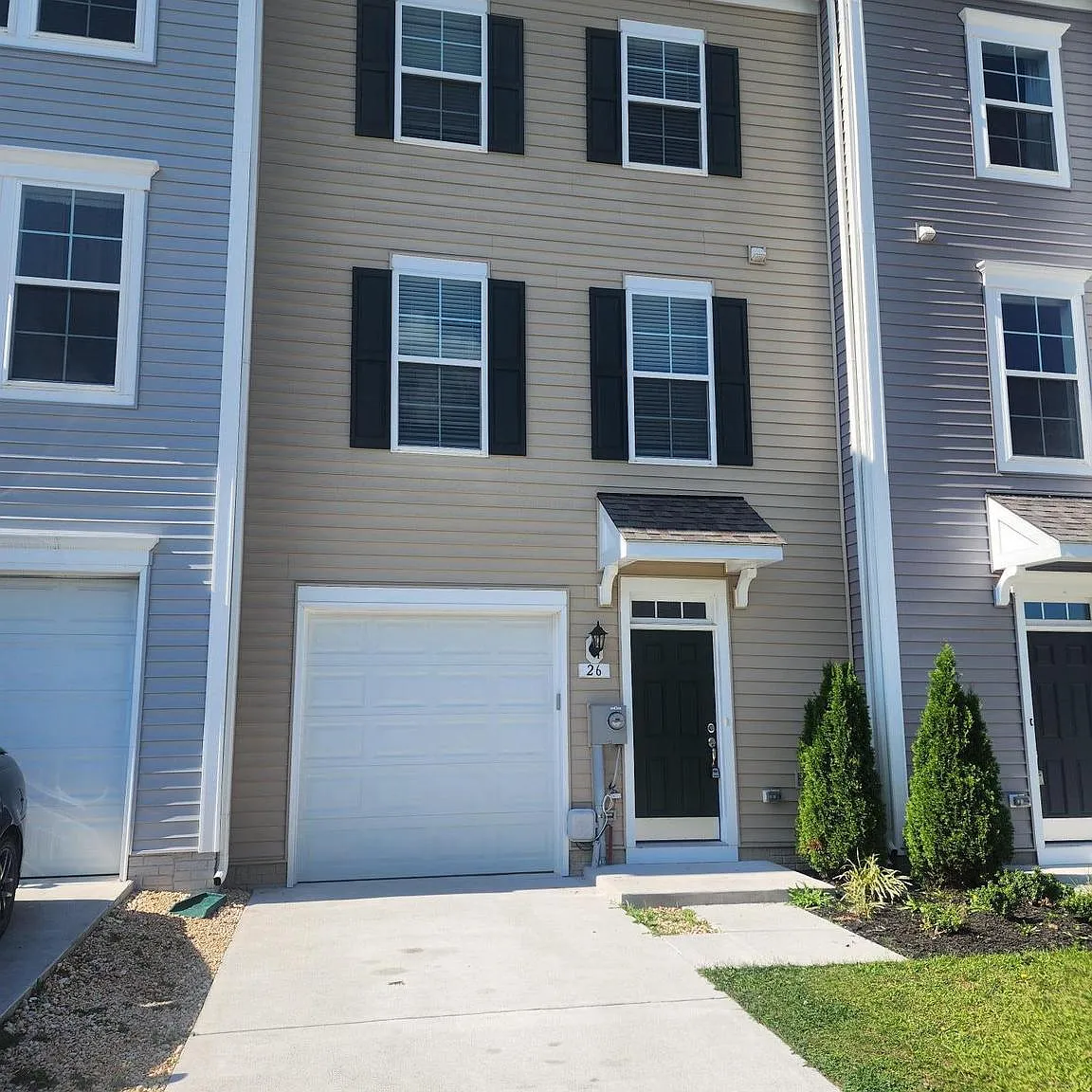 3 bed, 3.5 bath, 1900 sqft, $1,795 — Photo 1
