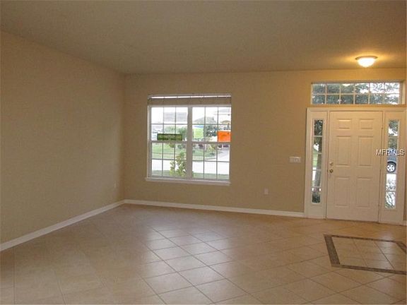 4th image of 715 Hacienda Cir