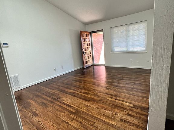 2nd image of 2604 Wyandotte Way