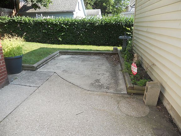 2nd image of 1043 Oakland Ave