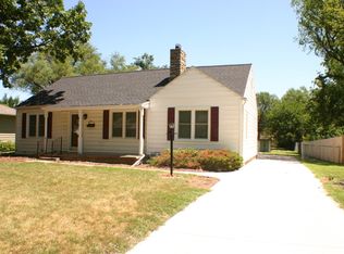 2212 SW Burnett Rd, Topeka, KS 66614