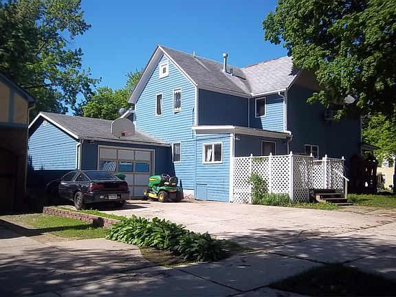 2nd image of 303 S Prairie Ave