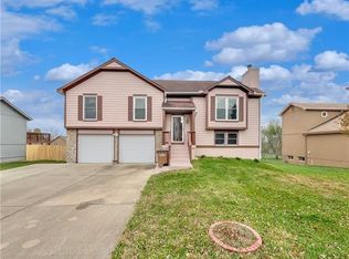 611 Valley Vw, Raymore, MO 64083