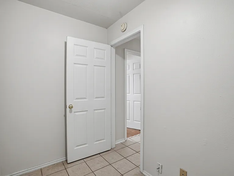 106 N Shaw St — Photo 6
