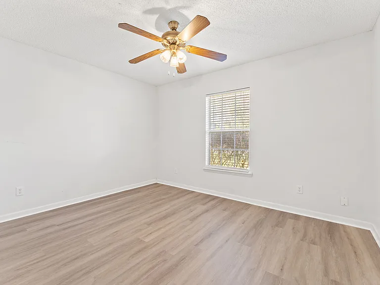 30 N Vermont Ave — Photo 12