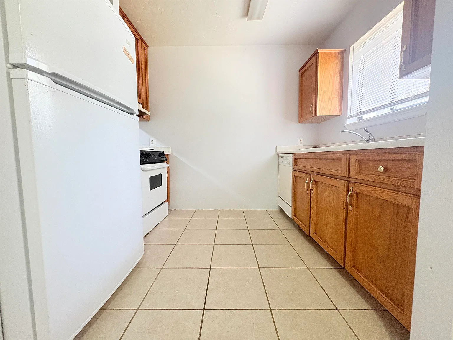 2 bed, 2.5 bath, 1000 sqft, $1,050 — Photo 3