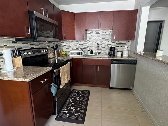Kitchen
Full size appliances
Ample cabinet space