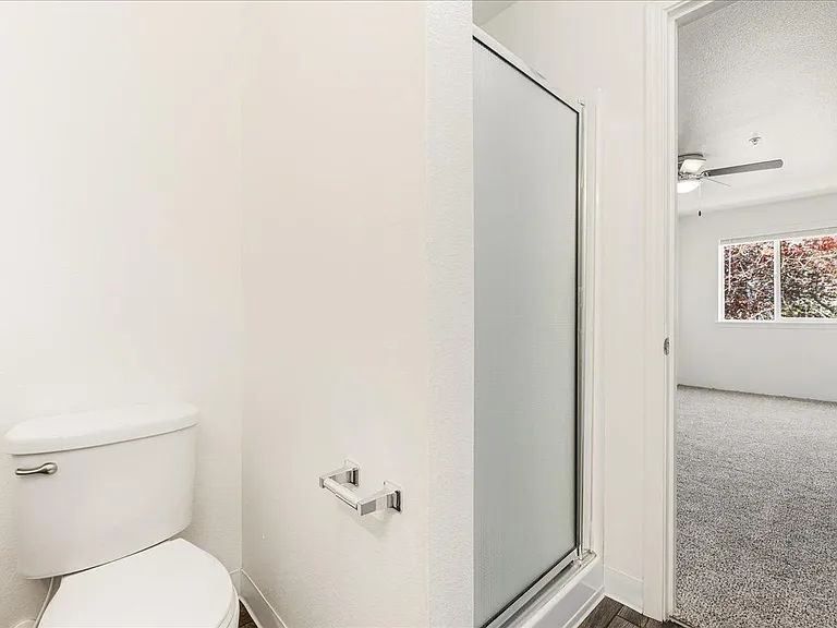 Foster Plaza Apartments — Photo 17
