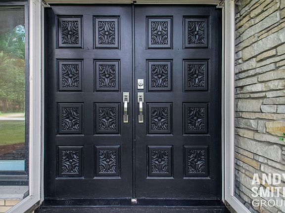 5th image of 7224 Crestwood Ave