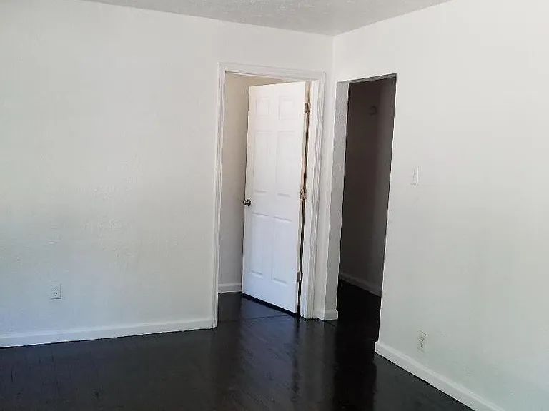 1239 Holden Dr — Photo 2