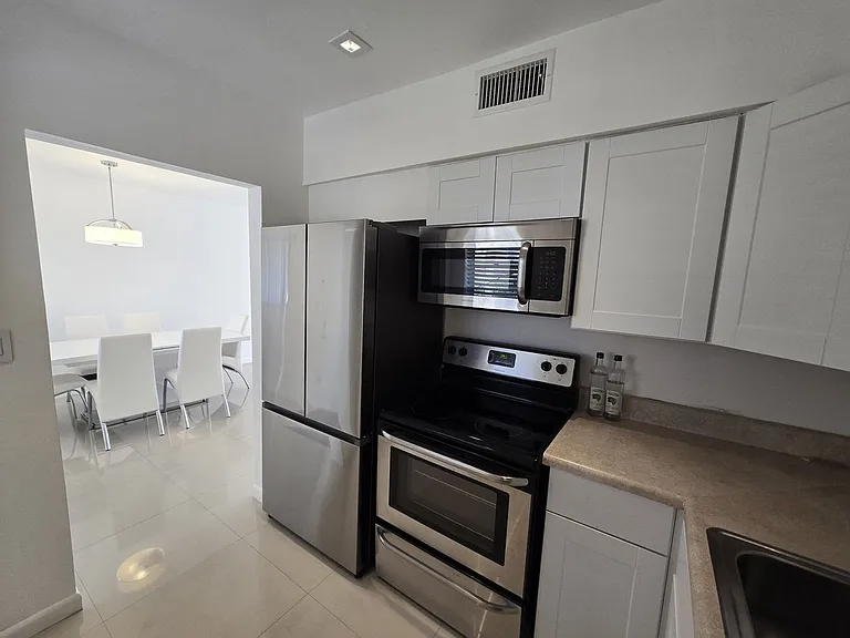 2800 NE 203rd St #24 — Photo 35